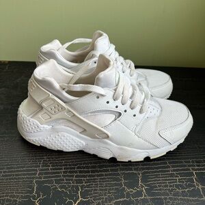 Nike air huarache Run Gs Triple white 6.5  Youth size or 24.5 cm women